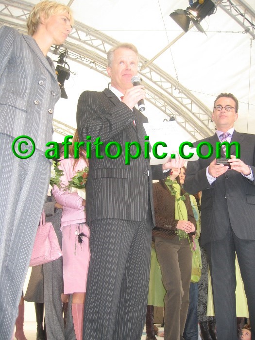 ../Images/Krefeld-Strssenmodenschau-2005 121.jpg